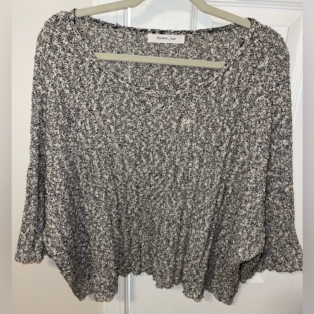 Women’s Black and White Knit Quarter Sleeve Sweater
